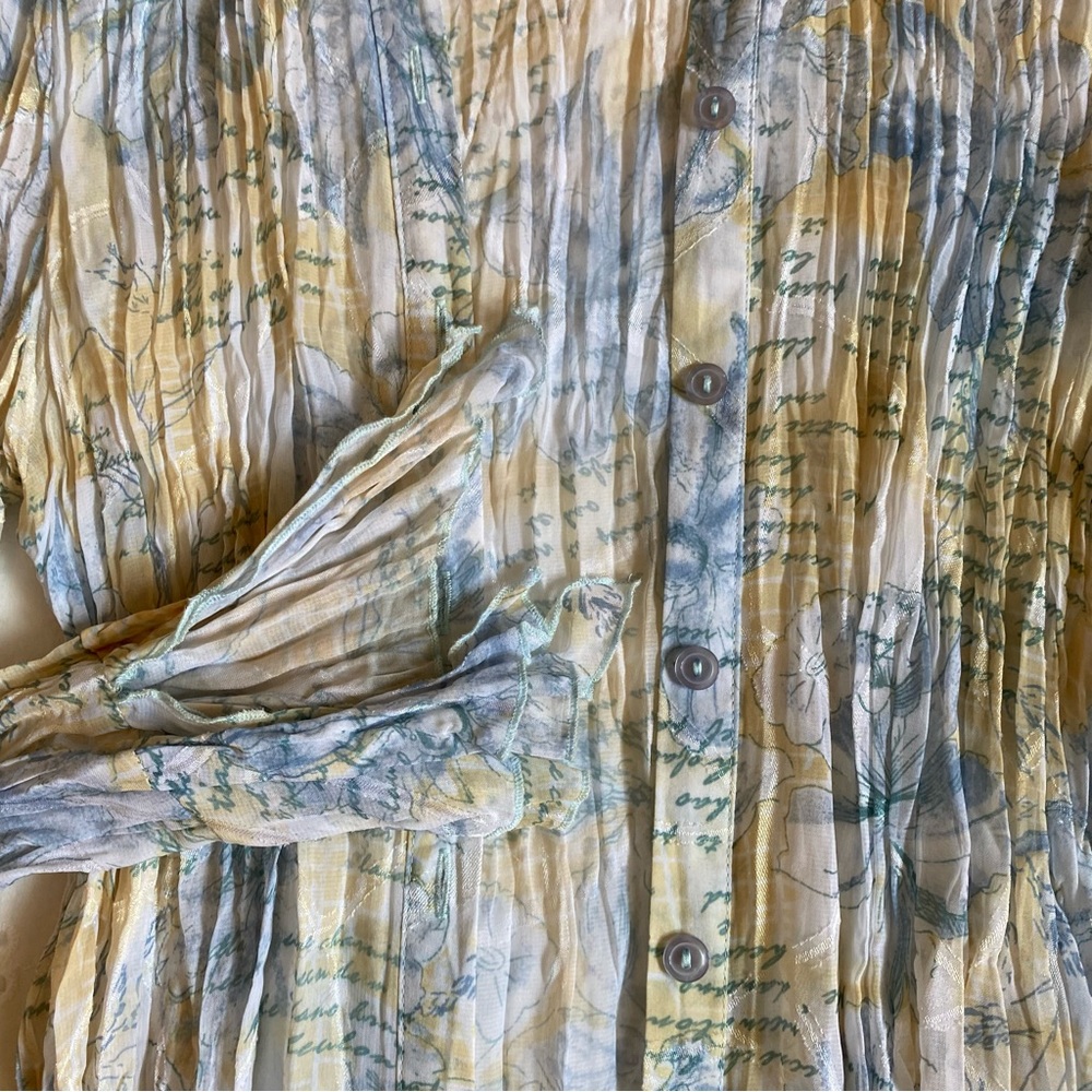 Textured flowy blouse - Picture 2 of 4
